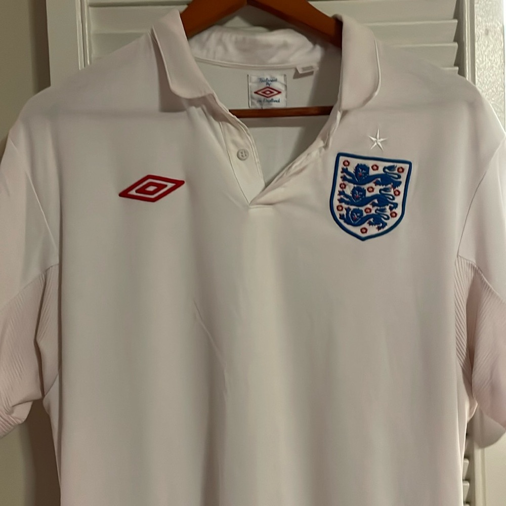 2009-2010 England home kit. Umbro size 44 (large)